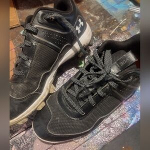 Under Armour softball cleats size 4.5 youth